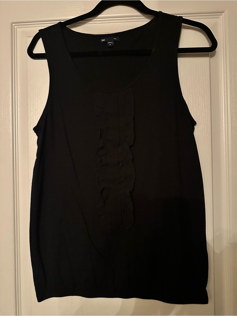 Gap Women’s Black Sleeveless Ruffle-Front Tank Top